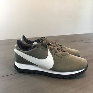 Nike Womens Pre Love O.X. in Twilight Marsh